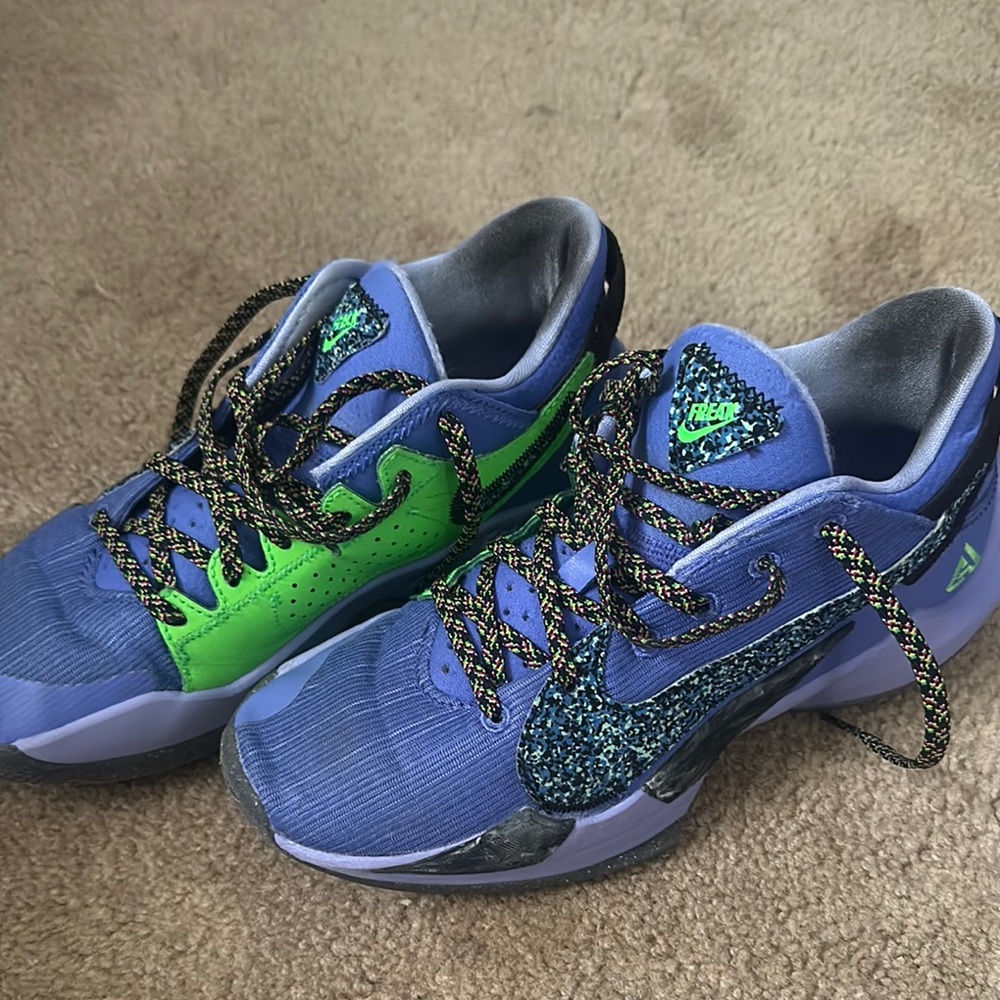 Nike Blue and Green Dynamic Sneakers